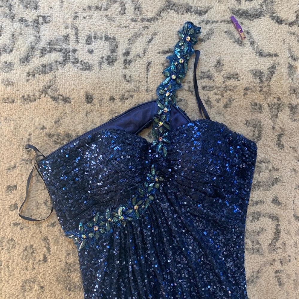 Stunning sequined blue gown one shoulder. Worn once.
